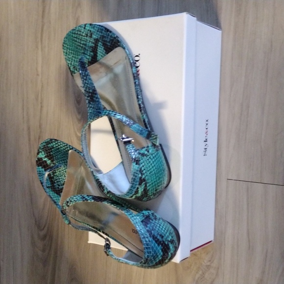 Style & CO. Turquoise Python Sandal Size 8M - Picture 2 of 4